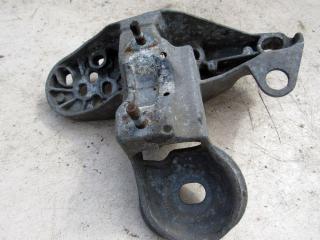 кронштейн двигателя Audi A4 B7 2006, 1.8 л., BFB, бензин, седан, 4B0199351D