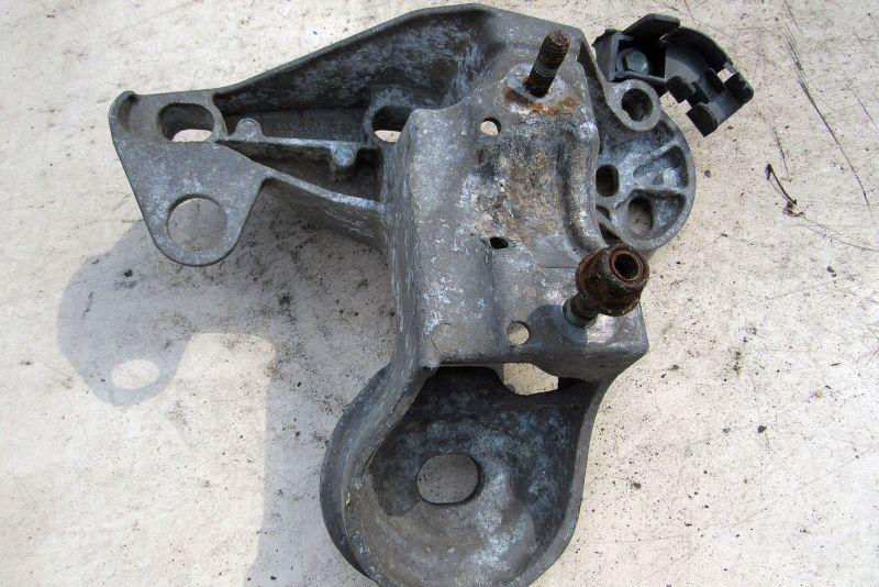 кронштейн двигателя Audi A6 4B/C5 1997, 1.8 л., AJL, бензин, седан, 8E0199352D - фото №1