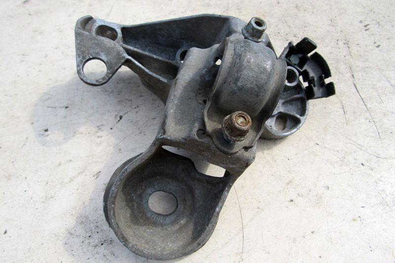 кронштейн двигателя Audi A4 B7 2006, 1.8 л., BFB, бензин, седан, 4B0199352B - фото №1