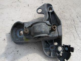 кронштейн двигателя Audi A4 B7 2006, 1.8 л., BFB, бензин, седан, 4B0199352B