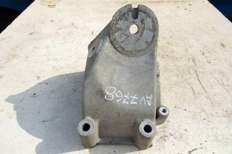 кронштейн двигателя Volkswagen Touareg 1 поколение 2007, 5.0 л., CBWA, дизель, внедорожник 5 дв., 07Z199307B - фото №1