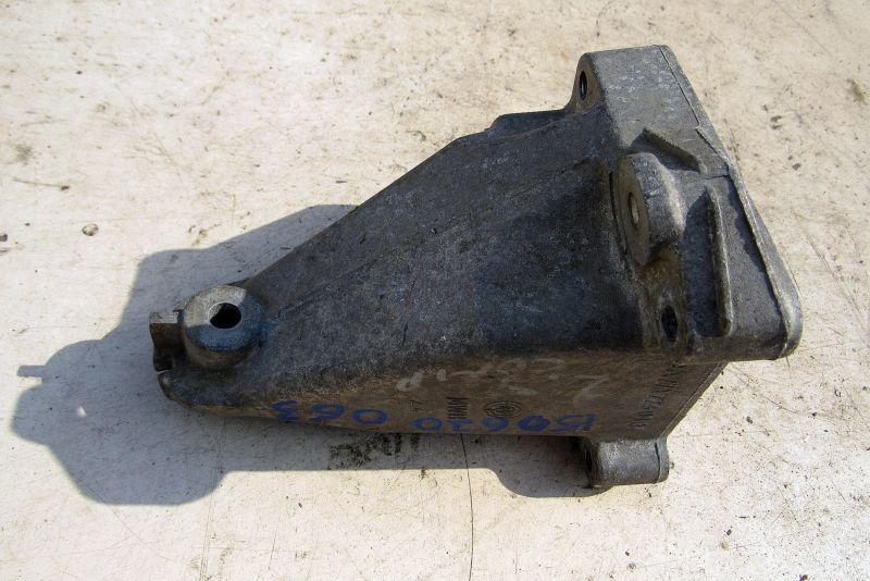 кронштейн двигателя Mercedes-Benz C-Класс W203/S203/CL203 2003, 1.8 л., M 271.942, бензин, седан, 2712230904 - фото №1