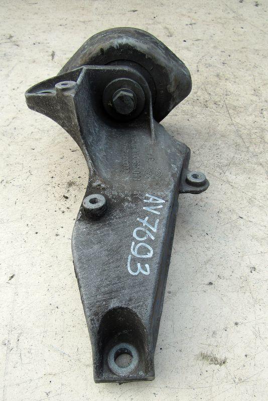 кронштейн (крепление) Audi A4 B5 1998, 1.8 л., AFY, бензин, седан, 8D0399114AJ - фото №1