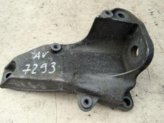 кронштейн (крепление) Audi A4 B5 1998, 1.8 л., бензин, седан, 8D0399114AJ