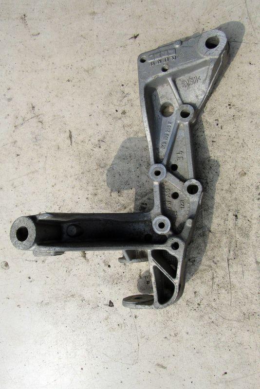 кронштейн (крепление) Volkswagen Golf 5 поколение 2003, 1.9 л., дизель, хетчбэк 5 дв., 1K0199296E - фото №1