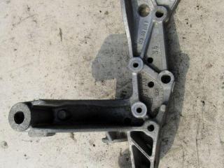 кронштейн (крепление) Volkswagen Golf 5 поколение 2003, 1.9 л., дизель, хетчбэк 5 дв., 1K0199296E