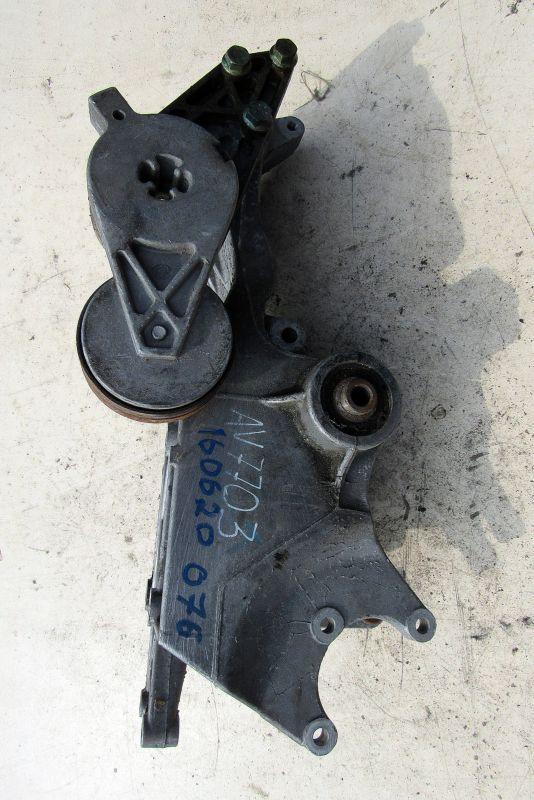 кронштейн генератора Audi A4 B5 1995, 1.8 л., AFY, бензин, седан, 06B903143N - фото №1