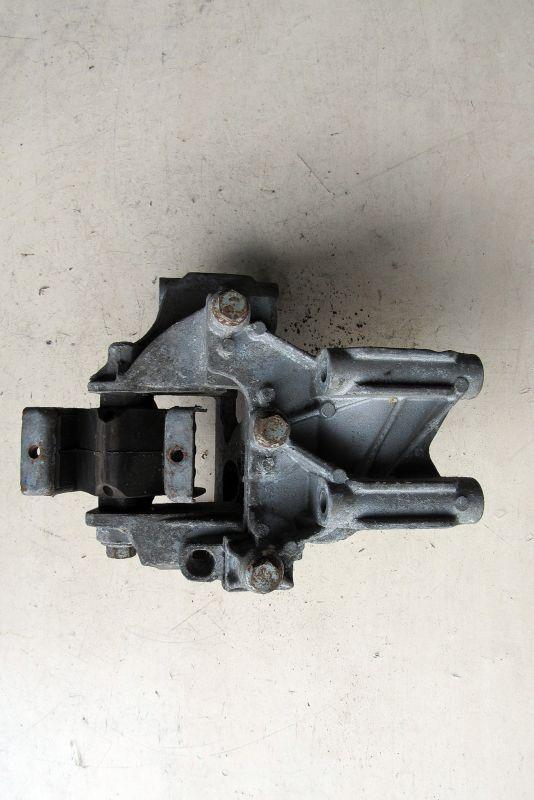 подушка крепления двигателя Volkswagen Multivan T5 2003, 2.5 л., дизель, минивэн, 070199343B - фото №1