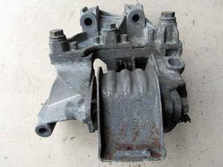 подушка крепления двигателя Volkswagen Multivan T5 2003, 2.5 л., дизель, минивэн, 070199343B