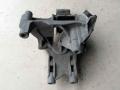 подушка крепления двигателя Volkswagen Multivan T5 2003, 2.5 л., дизель, минивэн, 070199343B - фото №2