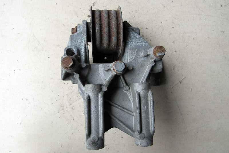 подушка крепления двигателя Volkswagen Multivan T5 2003, 2.5 л., дизель, минивэн, 070199343B - фото №1