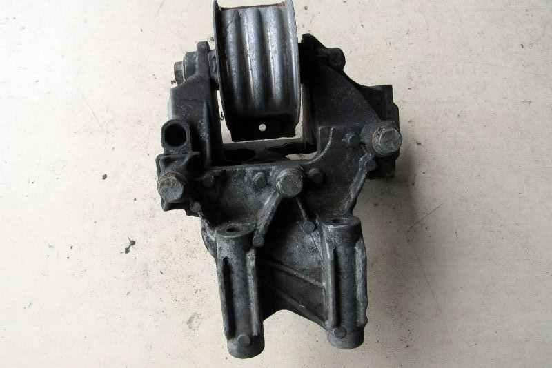 подушка крепления двигателя Volkswagen Multivan T5 2003, 2.5 л., дизель, минивэн, 070199343B - фото №1