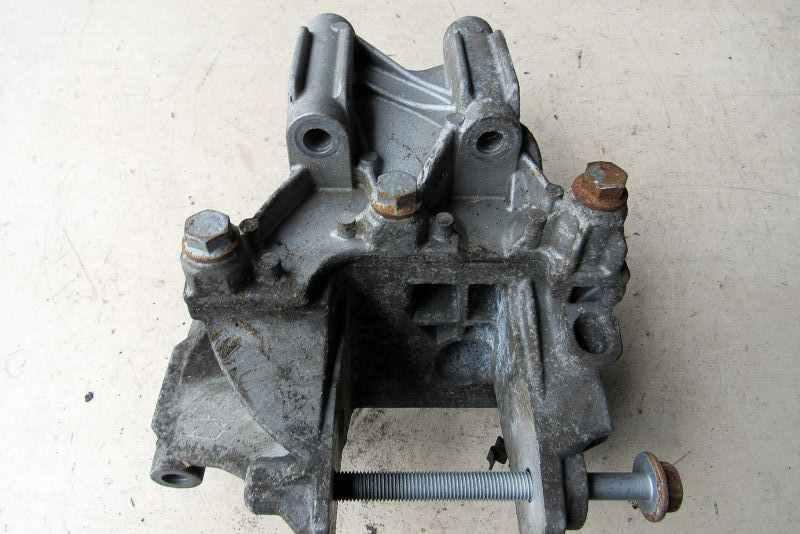 подушка крепления двигателя Volkswagen Multivan T5 2003, 2.5 л., дизель, минивэн, 070199343B - фото №1