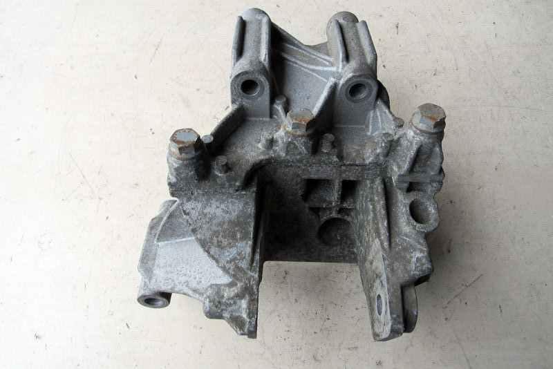 подушка крепления двигателя Volkswagen Multivan T5 2003, 2.5 л., дизель, минивэн, 070199343B - фото №1