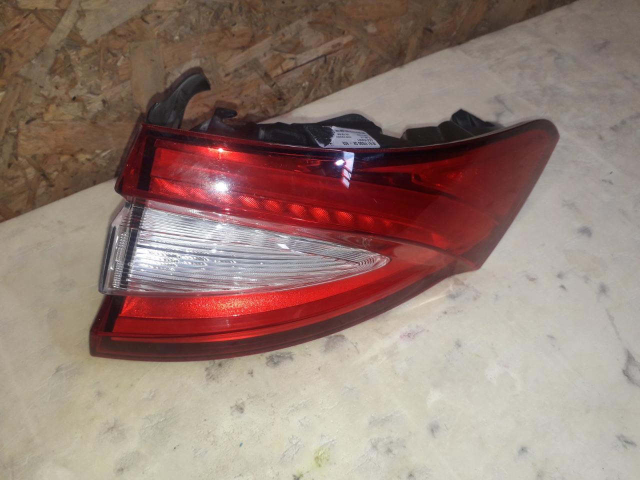 фонарь задний правый Maserati Levante 1 поколение 2016, 3.0 л., дизель, АКПП, внедорожник 5 дв. - фото №1