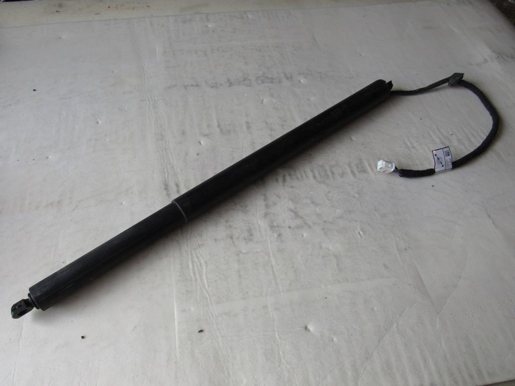 амортизатор крышки багажника (3-5 двери) Maserati Levante 1 поколение 2016, 3.0 л., дизель, внедорожник 5 дв., 670033247 - фото №1