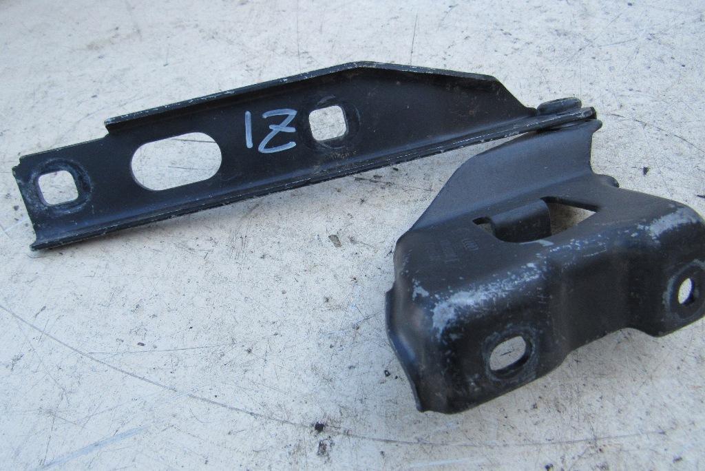 петля капота правая Audi A5 8T 2011, 1.8 л., бензин, купе, 8T0823302E - фото №1