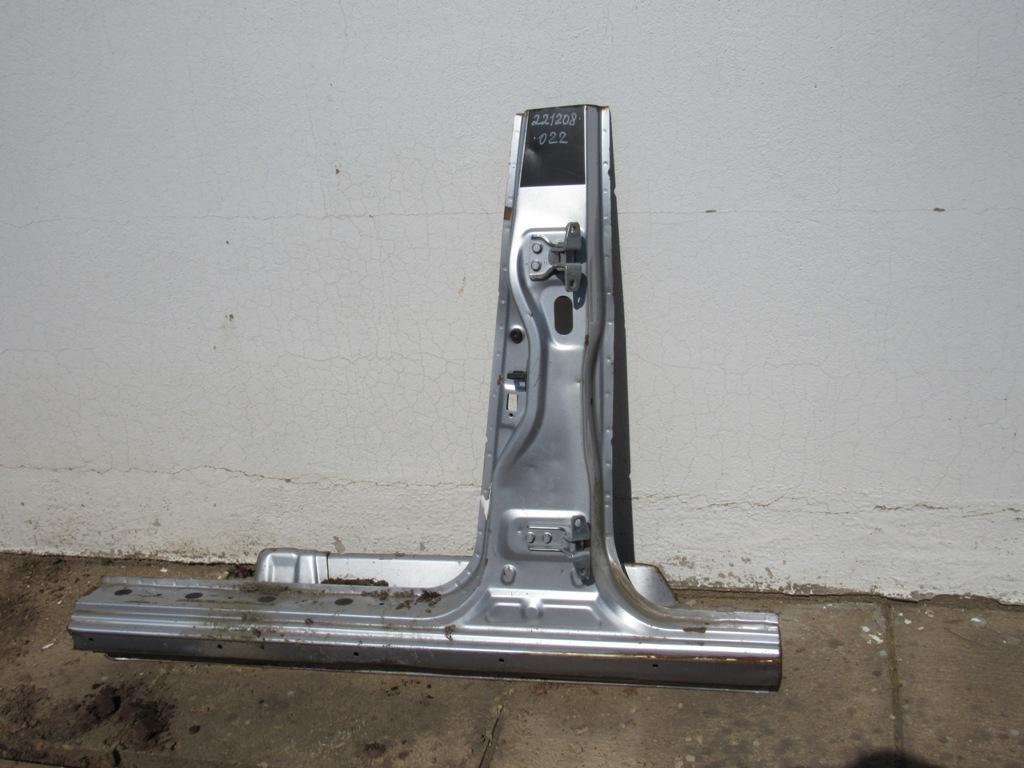 Стойка кузовная центральная левая Toyota Land Cruiser J100 1998, 4.2 л., 1HD-FTE, дизель, внедорожник 5 дв. - фото №1