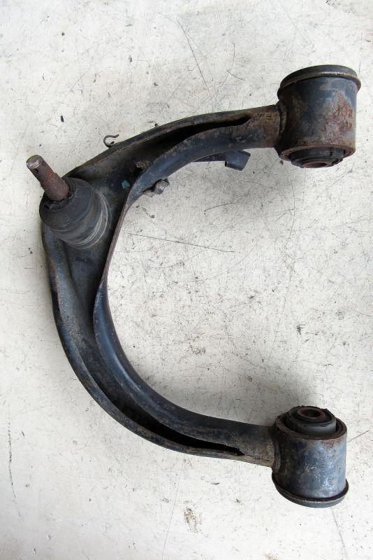 рычаг передний левый Toyota Land Cruiser Prado J120 2003, 4.0 л., 1GR-FE, бензин, внедорожник 5 дв., 48610-60050 - фото №1