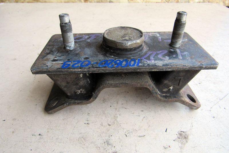 подушка крепления КПП Toyota Land Cruiser J100 1998, 4.2 л., 1H-Z, дизель, внедорожник 5 дв. - фото №1