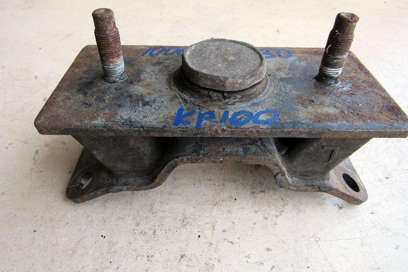 подушка крепления КПП Toyota Land Cruiser J100 1998, 4.2 л., 1H-Z, дизель, внедорожник 5 дв. - фото №1