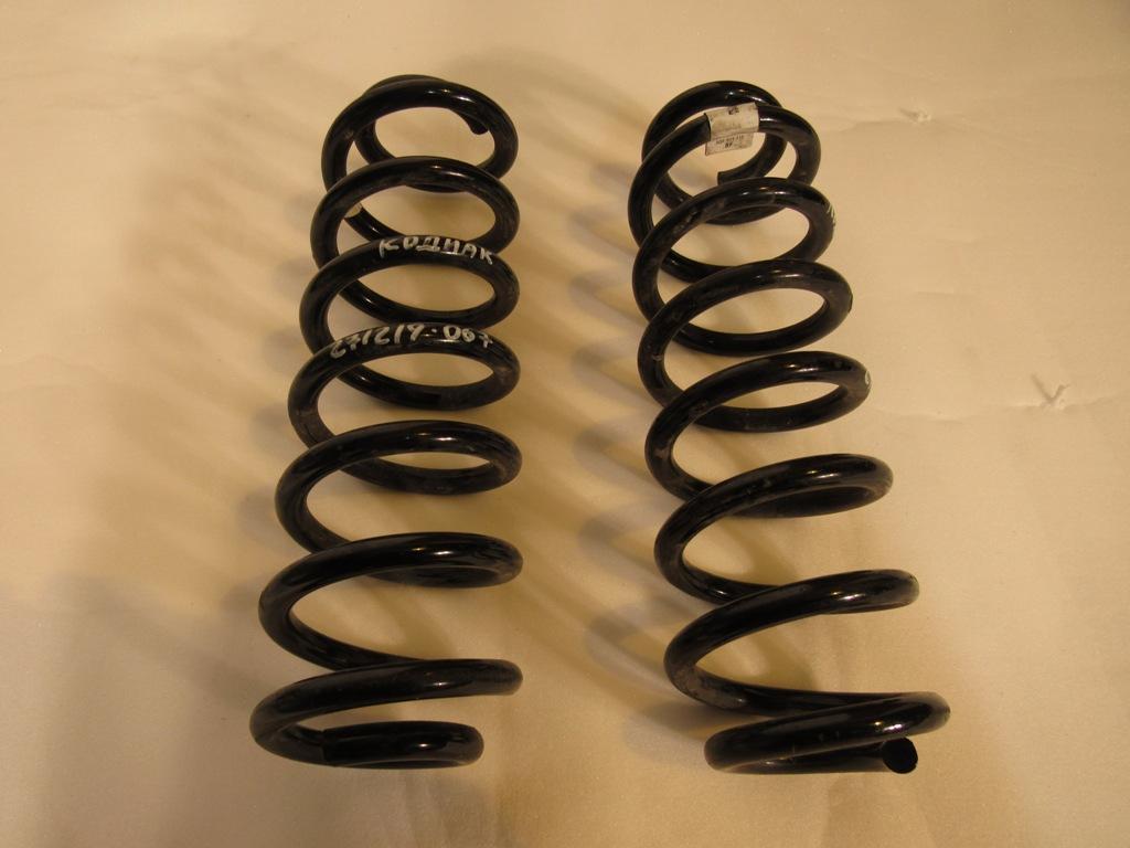 пружина задняя Skoda Kodiaq 1 поколение 2016, 2.0 л., CZPA, бензин, внедорожник 5 дв., 5QF511115 - фото №1