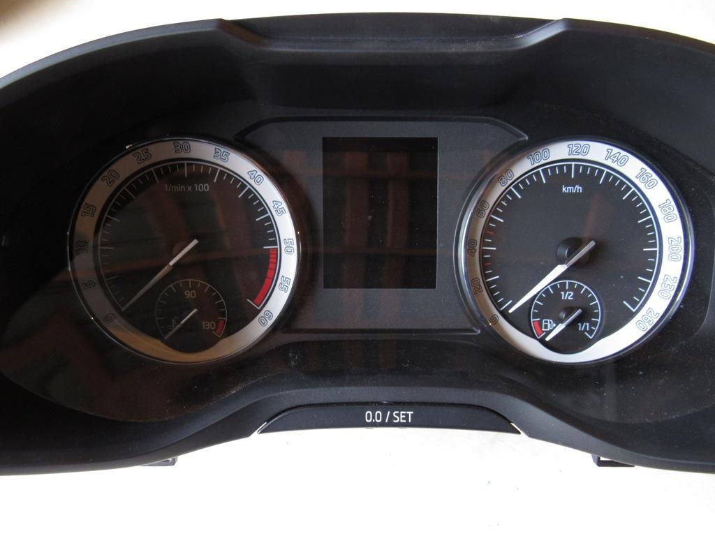 щиток приборов (приборная панель) Skoda Kodiaq 1 поколение 2016, 2.0 л., DFHA, дизель, внедорожник 5 дв., 565920751B - фото №1