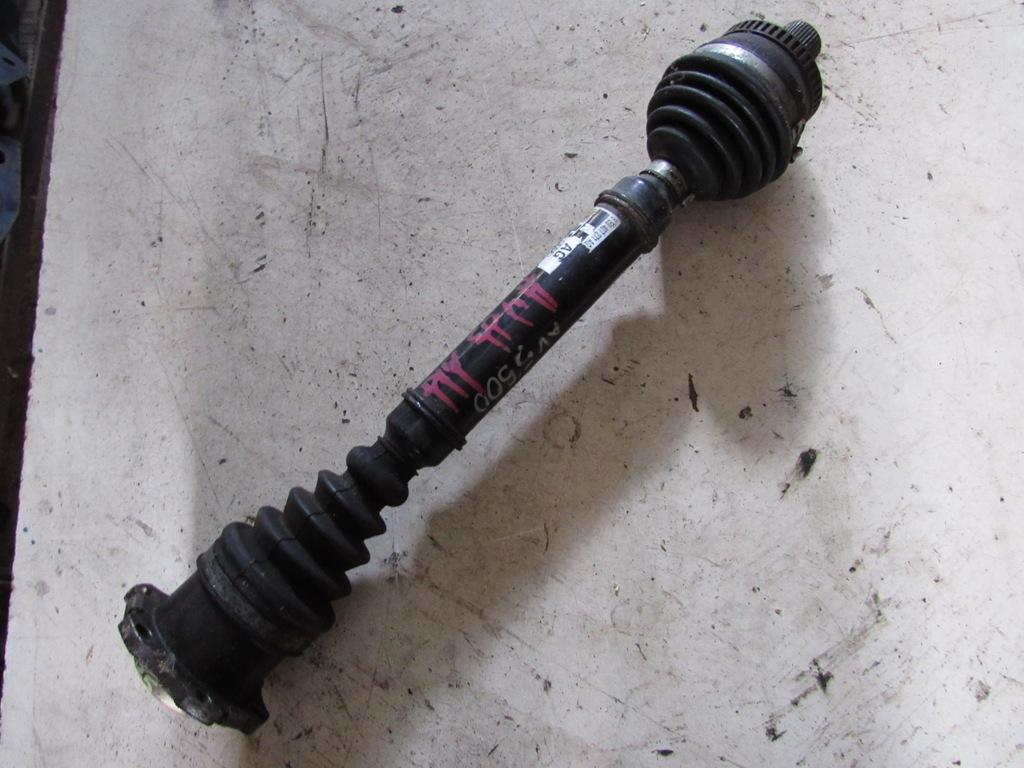 полуось передняя левая (приводной вал, ШРУС) Audi A4 B6 2002, 1.8 л., 8E0407271AG - фото №1