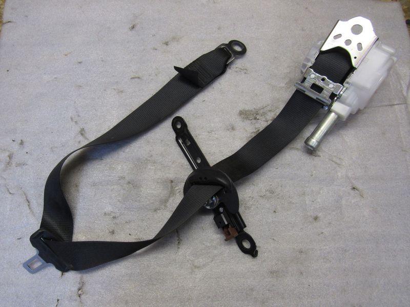 ремень безопасности Toyota RAV4 5 поколение (XA50) 2020, 2.5 л., гибрид - фото №1