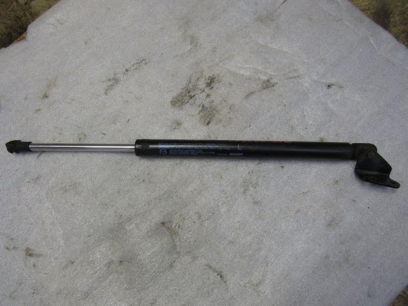 амортизатор крышки багажника (3-5 двери) Mazda CX-5 1 поколение 2014 - фото №1