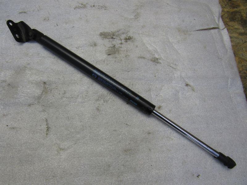 амортизатор крышки багажника (3-5 двери) Mazda CX-5 1 поколение 2014 - фото №1