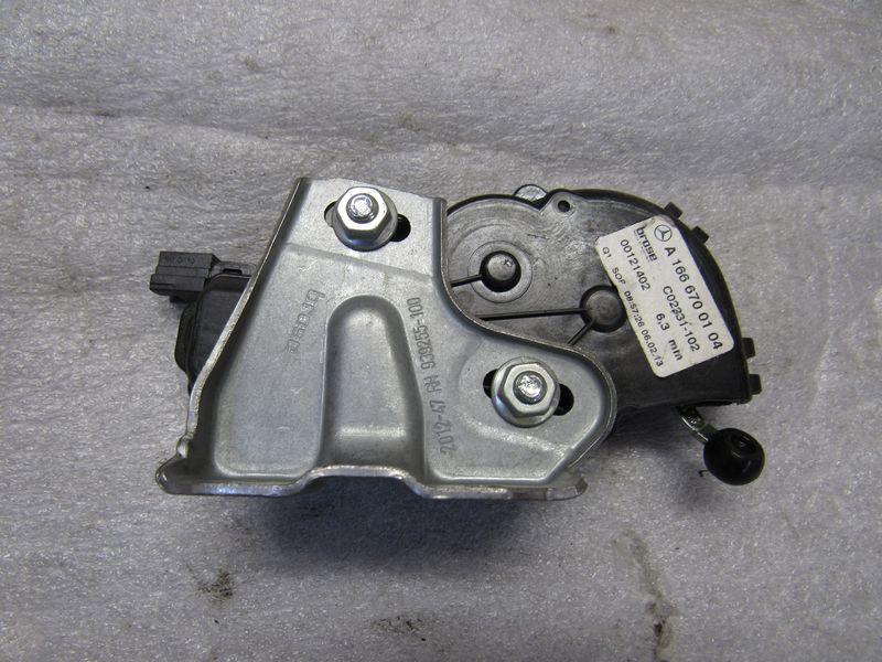 электропривод форточки задней левой Mercedes-Benz GL-Класс X166 2012, 3.0 л., дизель, 1666700104 - фото №1