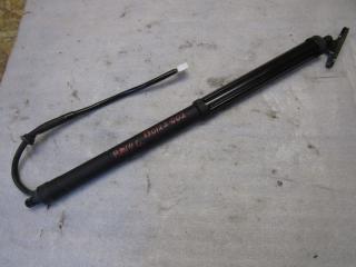 амортизатор крышки багажника (3-5 двери) Toyota RAV4 5 поколение (XA50) 2020, 2.5 л., гибрид, 68920-42020