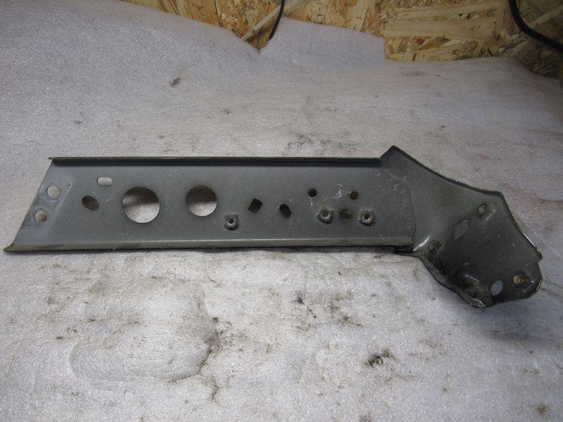 крепление ( кронштейн ) крыла Mazda CX-5 1 поколение 2014 - фото №1