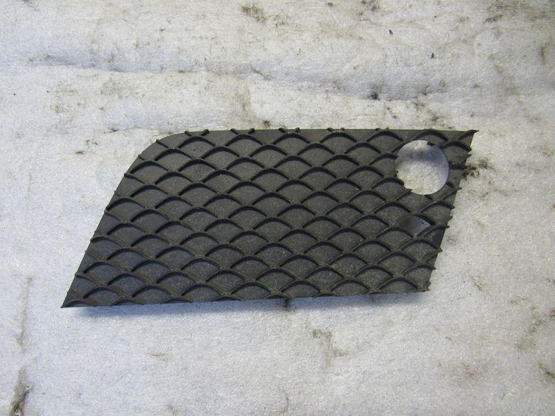 заглушка (решетка) в бампер Mercedes-Benz M-Класс W166 2012, 3.0 л., дизель, 1668852022 - фото №1