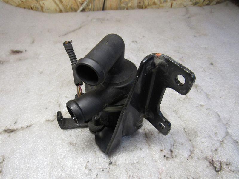 насос антифриза дополнительный Volkswagen Amarok 1 поколение 2012, 2.0 л., дизель, 5N0965561A - фото №1