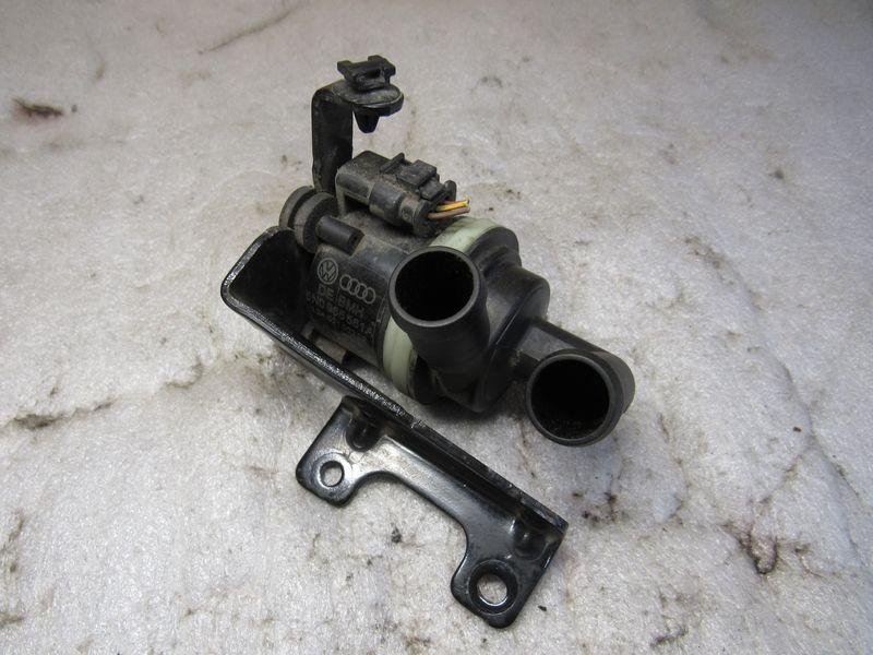 насос антифриза дополнительный Audi Q5 8R 2012, 2.0 л., дизель, 5N0965561A - фото №1