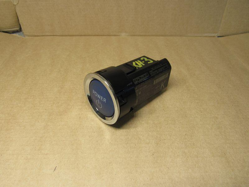 кнопка запуска двигателя Toyota RAV4 5 поколение (XA50) 2020, 2.5 л., гибрид - фото №1