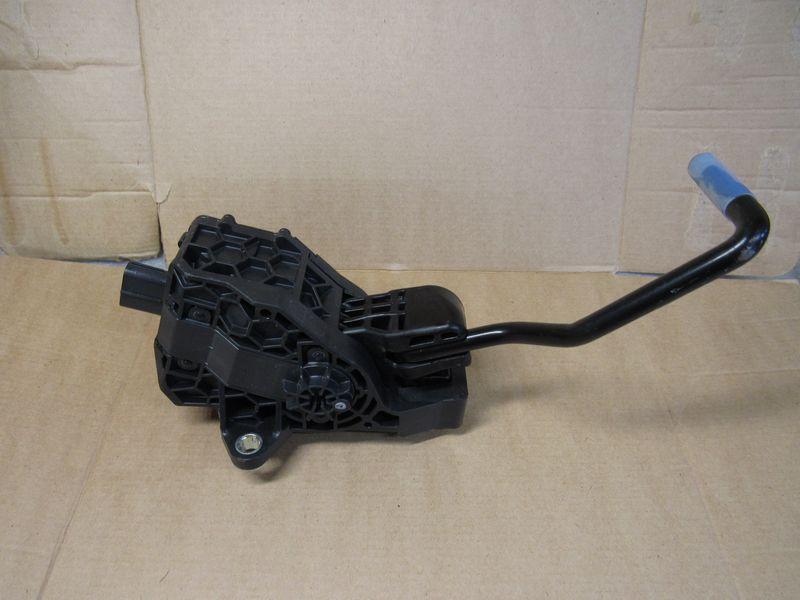 педаль Toyota RAV4 5 поколение (XA50) 2020, 2.5 л., гибрид, 7811033140 - фото №1