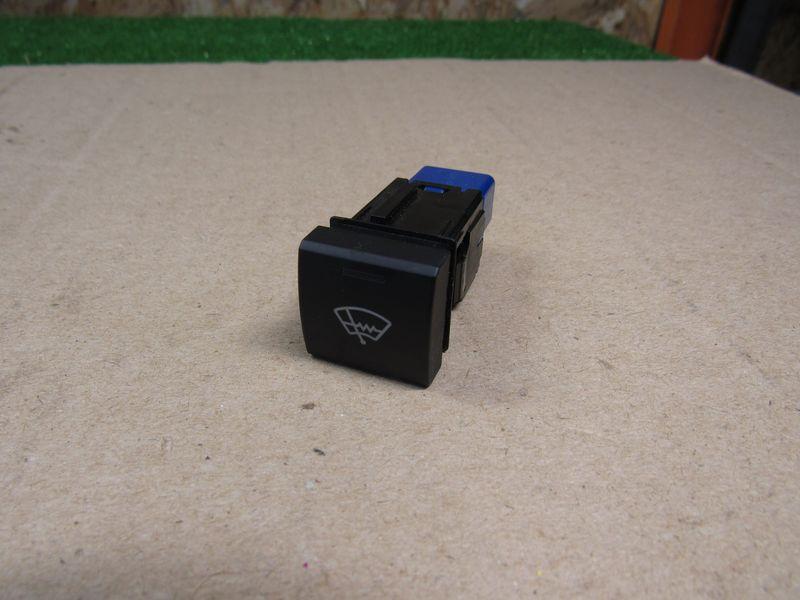 кнопка обогрева лобового стекла Toyota RAV4 5 поколение (XA50) 2019 - фото №1