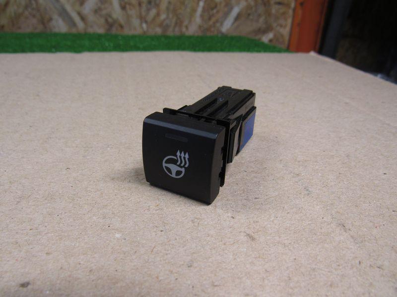 кнопка (выключатель) Toyota RAV4 5 поколение (XA50) 2019 - фото №1