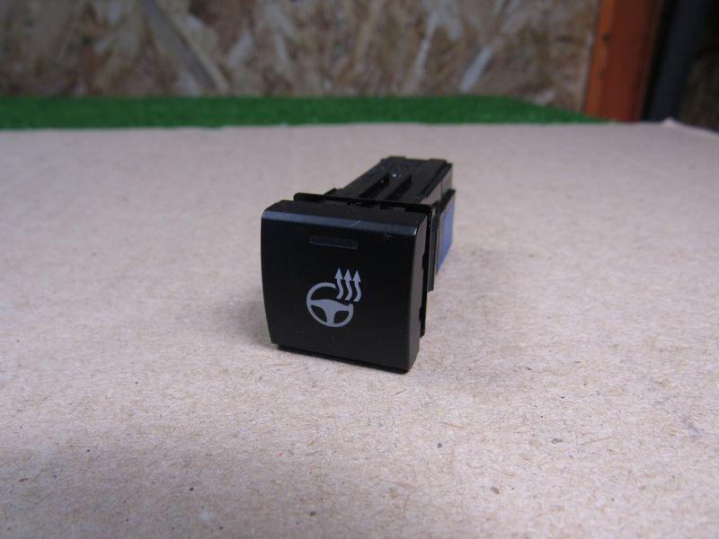 кнопка (выключатель) Toyota RAV4 5 поколение (XA50) 2019 - фото №1