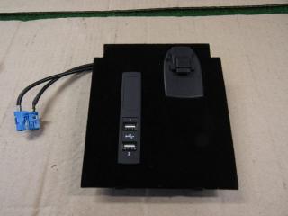 разъем AUX / USB Mercedes-Benz S-Класс W222/C217/A217 2014, 2228200915
