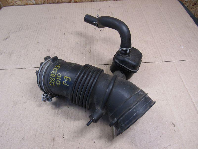 патрубок воздушного фильтра Toyota RAV4 5 поколение (XA50) 2020, 2.0 л., бензин, 17881-24060 - фото №1