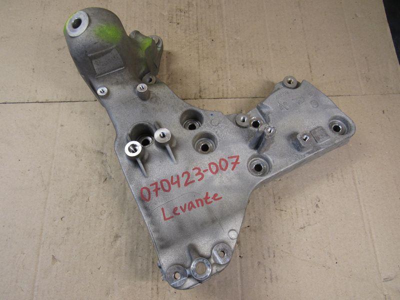 кронштейн компрессора кондиционера Maserati Levante 1 поколение 2018, 3.0 л., дизель - фото №1