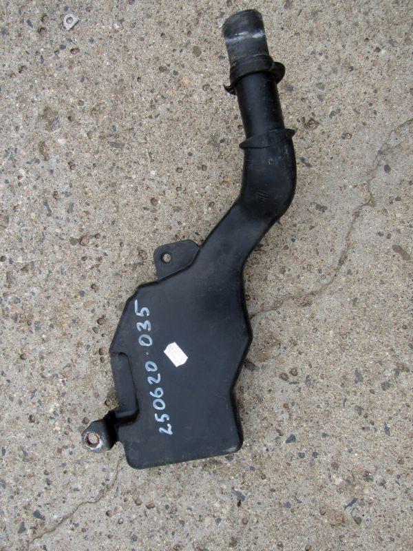 горловина бачка омывателя Audi A4 B8/8K 2009, 8T1955463B - фото №1