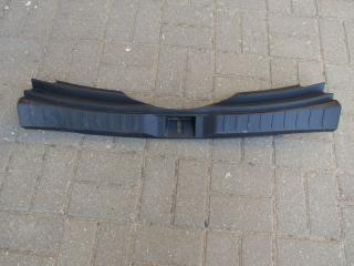 накладка внутренняя на заднюю панель кузова Toyota RAV4 5 поколение (XA50) 2021, 2.5 л., гибрид, 58387-42090