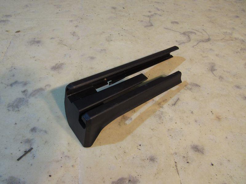 Пластик салазок сидений Porsche Panamera 971 2016, 971881172A - фото №1