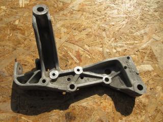 кронштейн (крепление) Volkswagen Touran 1 поколение [рестайлинг] 2006, 1K0199296E