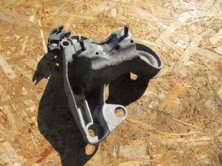 кронштейн двигателя Audi A6 4B/C5 1997, 4B0199352